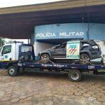 O carro foi guinchado pela Polícia Militar (Foto: Divulgação)