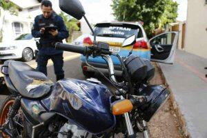 Motociclista não possui CNH. Imagem: Leonardo de França