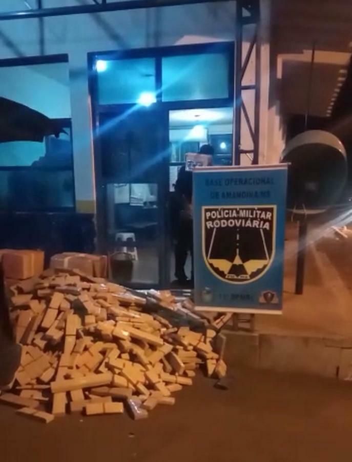 Droga foi levada para delegacia de Ivinhema (Foto: Nova News)