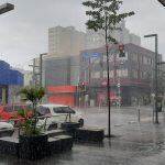 Chove forte na região central de Campo Grande