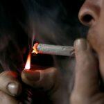 Adolescentes geralmente compram cigarro em "uma loja