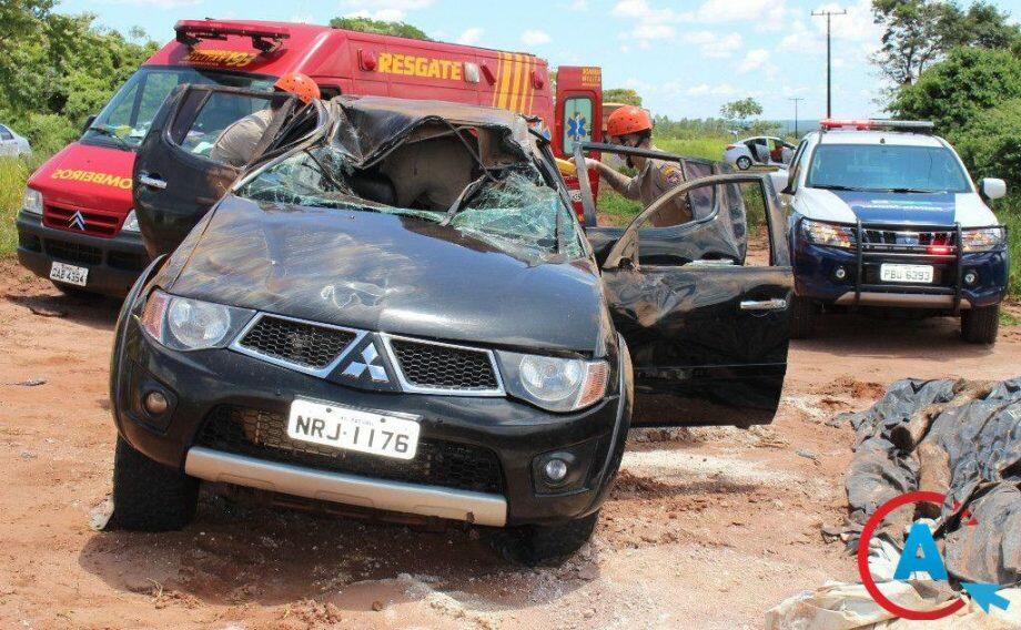 Caminhonete ficou destruída. (Foto: Vilson Nascimento