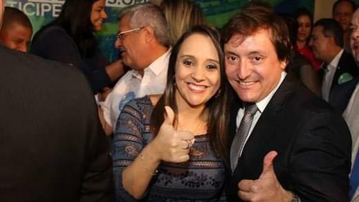 Claudio Sertão ao lado de Renata Abreu