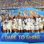 Jogadoras americanas comemoram o título mundial. (Foto: Divulgação/Fifa.com)