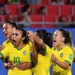 Marta comemorando gol contra a Itália (Foto: Philippe Huguen/AFP)