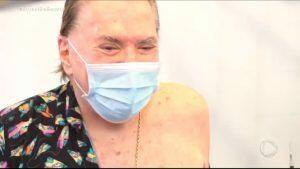 Silvio Santos quando tomou uma das doses da vacina contra a Covid
