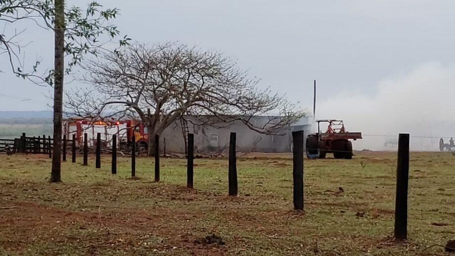 Galpão que pegou fogo