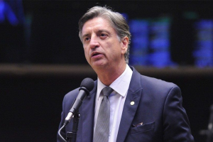 Legenda espera cenário nacional para definir apoios partidários no Estado.