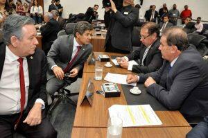 Deputados votam em 1º discussão