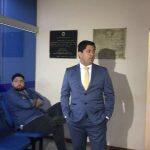 David Cloky Hoffaman Chita e o advogado, na sede da Polícia Federal (Evelin Cáceres, Jornal Midiamax)