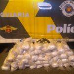 Droga e arma apreendida pelos policiais. Foto: Divulgação