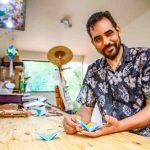 Elder Alves Severino é origamista e mestre em origamis em Campo Grande