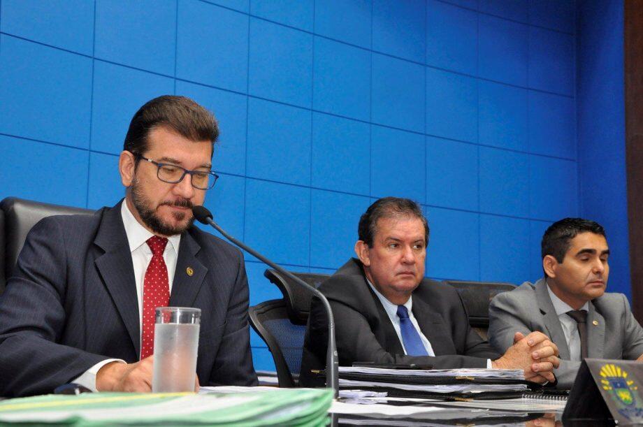 Eduardo Rocha presidiu ordem do dia na sessão desta quinta-feira. (Foto: Luciana Nassar/ ALMS)