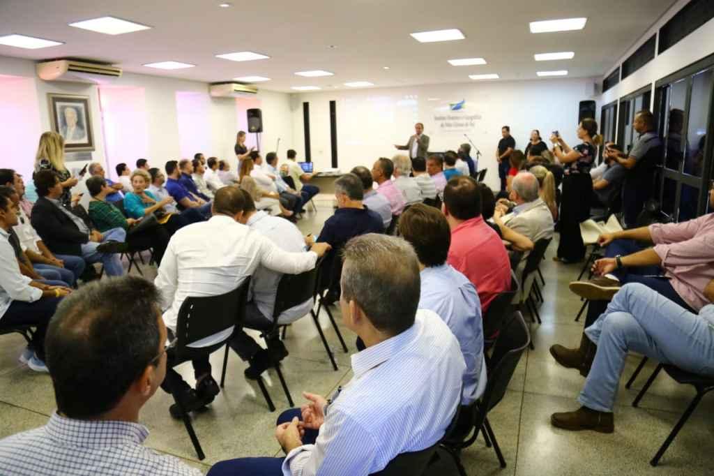 Bancada federal reunida na Esplanada Ferroviária