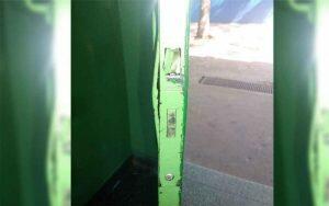 Aluno arrombou porta da sala de aula para agredir a namorada | Foto: Reprodução WhatsApp Midiamax