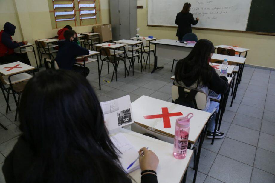 Em períodos de crise sanitária a instituição de ensino pode adotar atividades remotas.