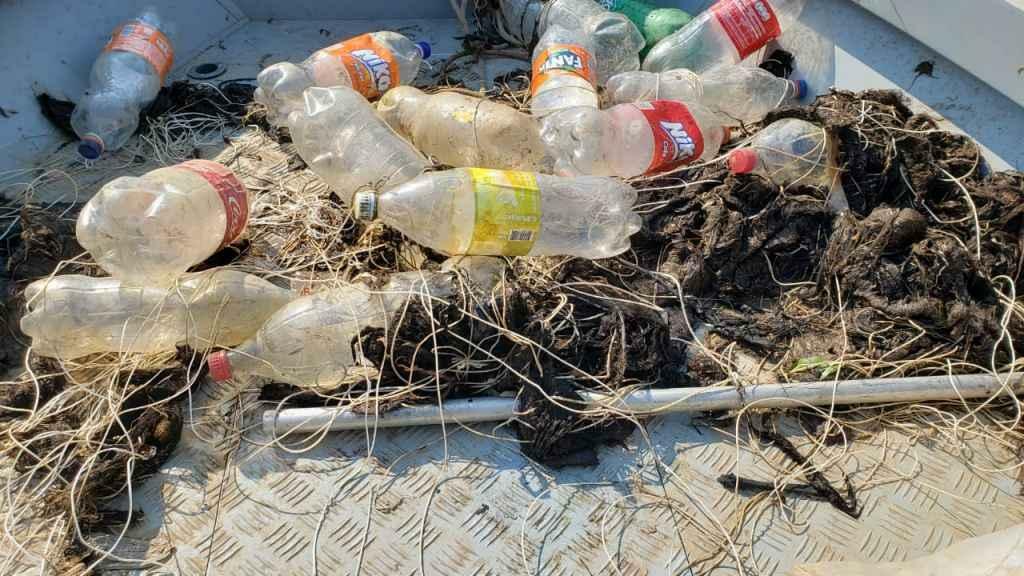 Material retirado dos rios pelos policiais. Foto: Divulgação