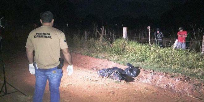 Corpo da vítima foi encontrado por populares (Foto: Porã News)