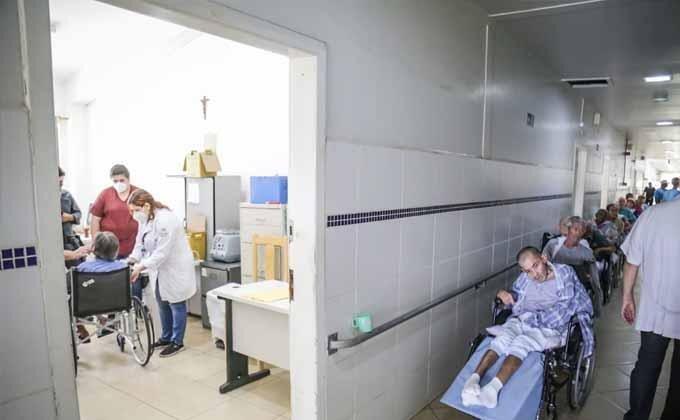 Terceira dose começou a ser aplicada nesta quinta-feira