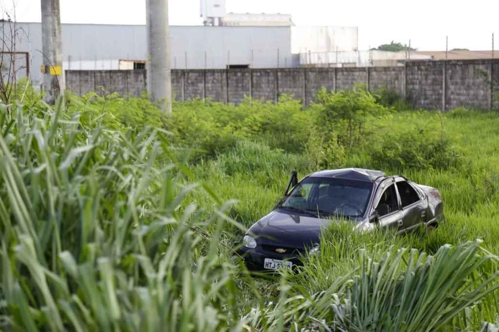 Carro saiu da pista e capotou / Foto: Leonardo de França