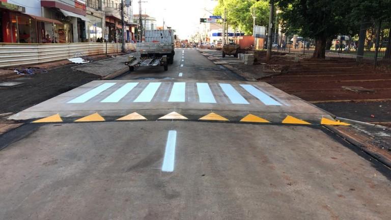 Faixa elevada instalada na rua 14 de julho. (Foto: Divulgação/PMCG)