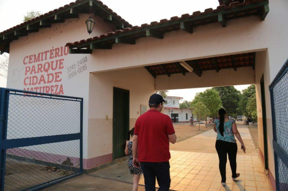 Menino foi enterrado nesta tarde em Aquidauana (Foto: Leonardo de França)
