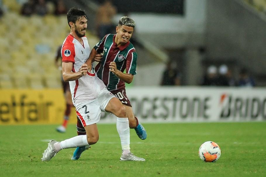 Miguel encara marcação forte da equipe chilena do Unión La Calera