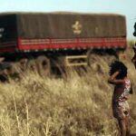Crianças em áreas não demarcadas de MS dormem com fome (Foto: Reprodução Lunae Parracho/Repórter Brasil)