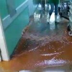Corredores do hospital ficaram alagados. Foto: Nova News