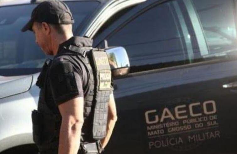 Imagem mostra agente do Gaeco do MPMS em atuação