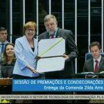 Tânia recebe homenagem do Senado