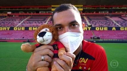Gil do Vigor na Ilha do Retiro para receber homenagem do clube de futebol