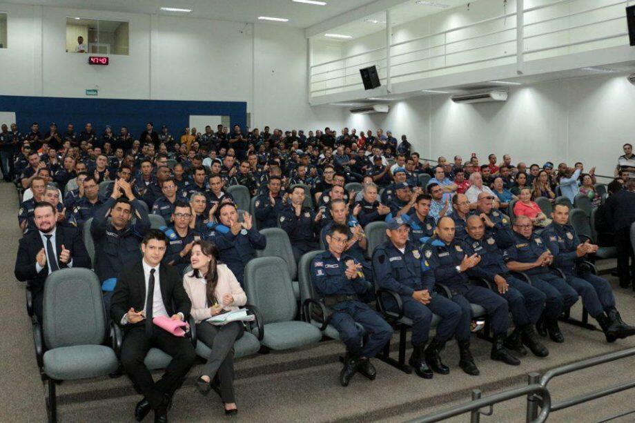 Guardas civis na Câmara de Campo Grande. (Divulgação