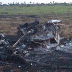Destroços da aeronave incendiada (Foto: Jornal da Nova)