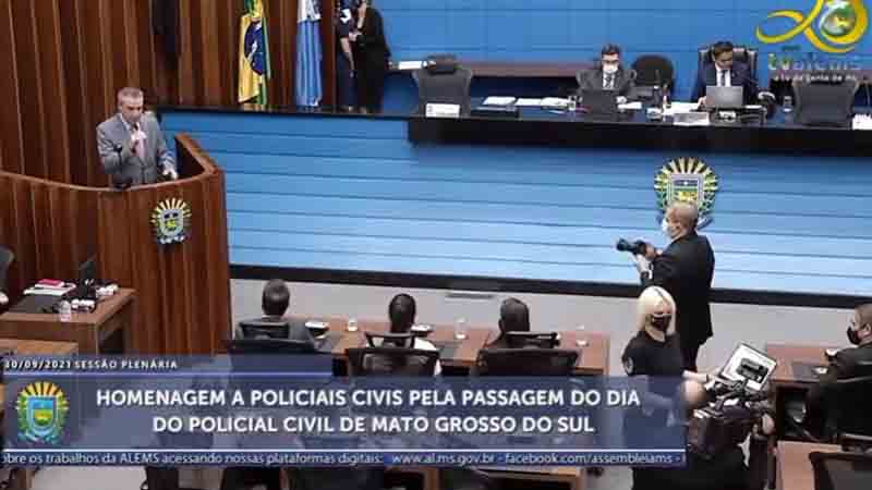 Deputados homenagearam policiais civis durante sessão nesta quinta-feira