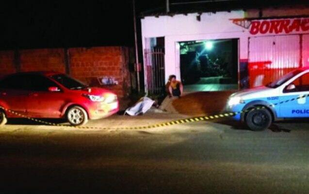 Vítima foi morta na borracharia em que trabalhava