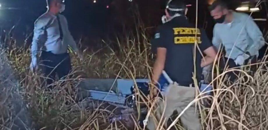 Corpo estava nas margens da estrada