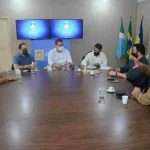 Com contrato assinado