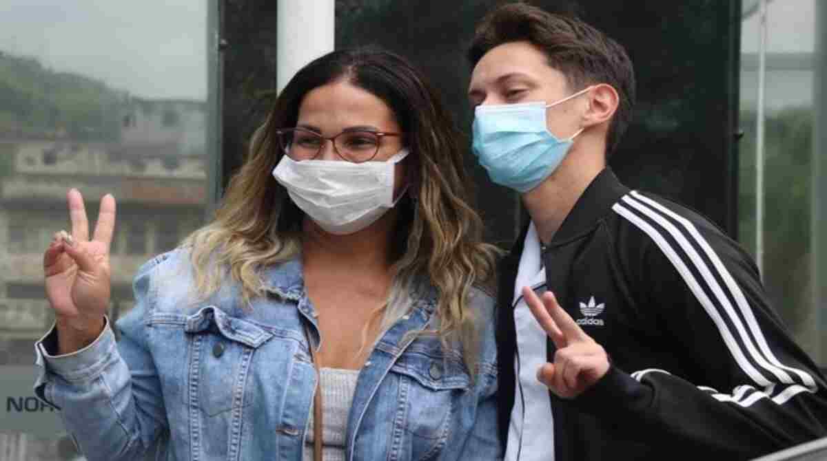Valesca Popozuda recebe alta de hospital