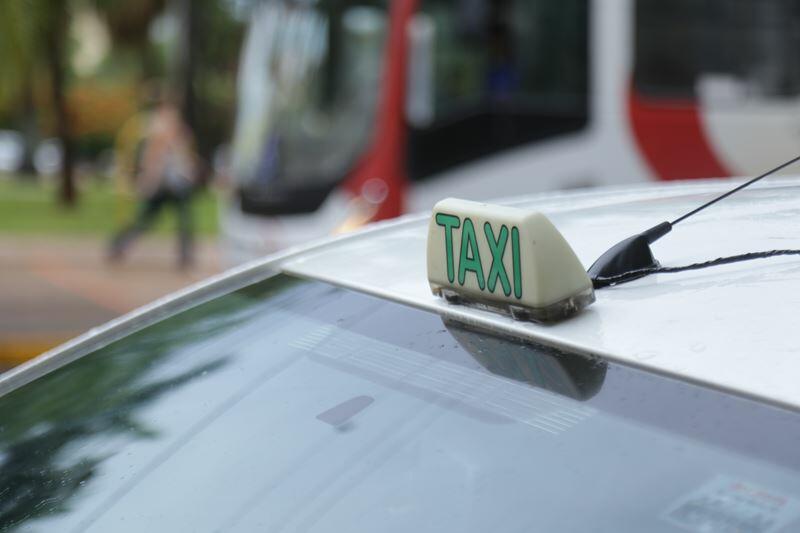 táxi taxista