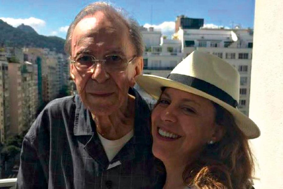 Cantor e compositor João Gilberto morreu neste sábado