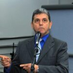 Vereador João Rocha diz que cabe à Câmara dos Deputados tomar alguma atitude contra Loester Trutis. (Foto: Izaias Medeiros/CMCG)