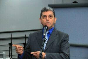 Vereador João Rocha diz que cabe à Câmara dos Deputados tomar alguma atitude contra Loester Trutis. (Foto: Izaias Medeiros/CMCG)