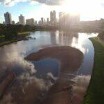 Lago do Parque das Nações Indígenas está sendo tomado pela terra. (Foto: Marcos Ermínio)