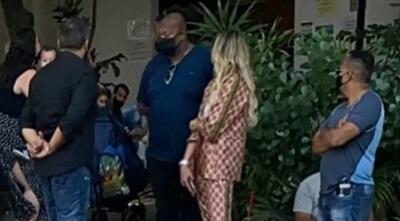 Lívia Andrade comparece ao exame de DNA