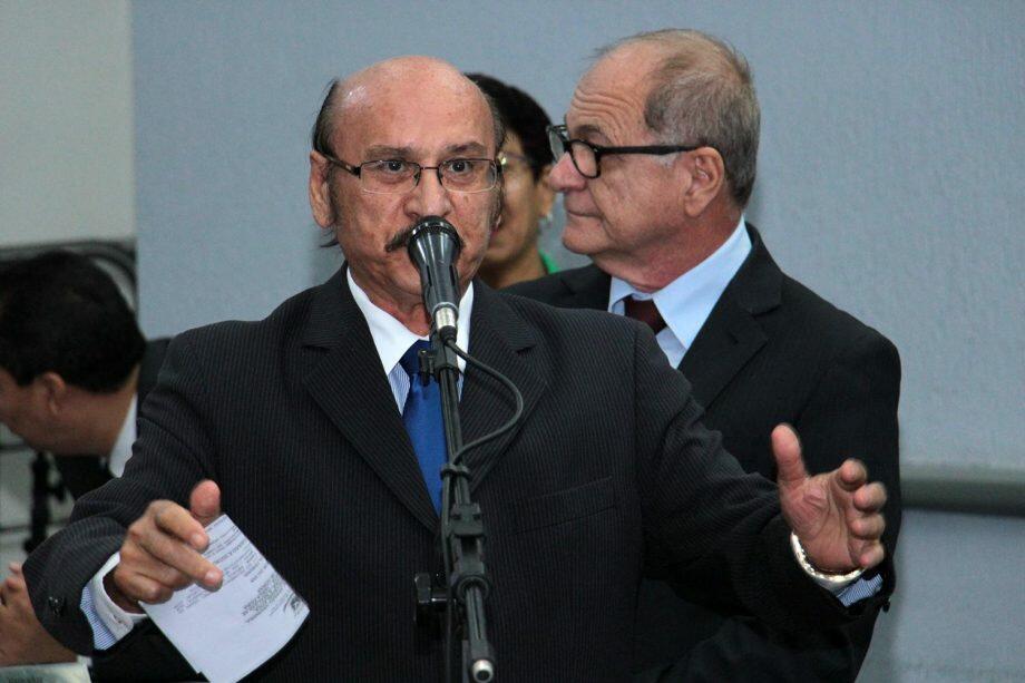 Vereador Dr. Loester durante pronunciamento na Casa de Leis municipal. (Foto: Câmara de Campo Grande/Arquivo).