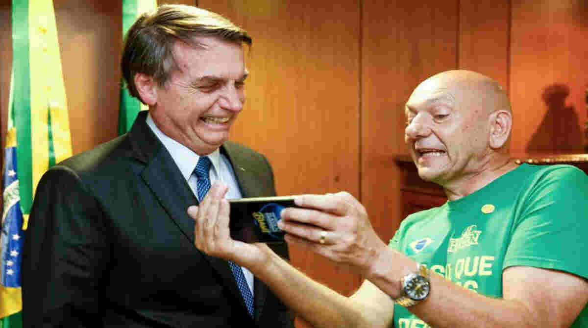 Empresário Luciano Hang ao lado do presidente Jair Bolsonaro