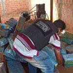 Drogas estavam enterradas no quintal de uma residência