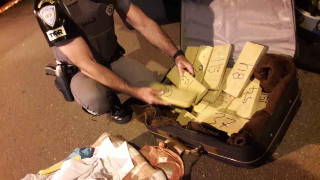 Maconha apreendida na mala. Foto: Divulgação