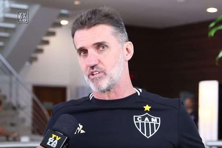 Treinador acertou contrato de três meses com o Atlético (Foto: Reprodução/TV Galo)